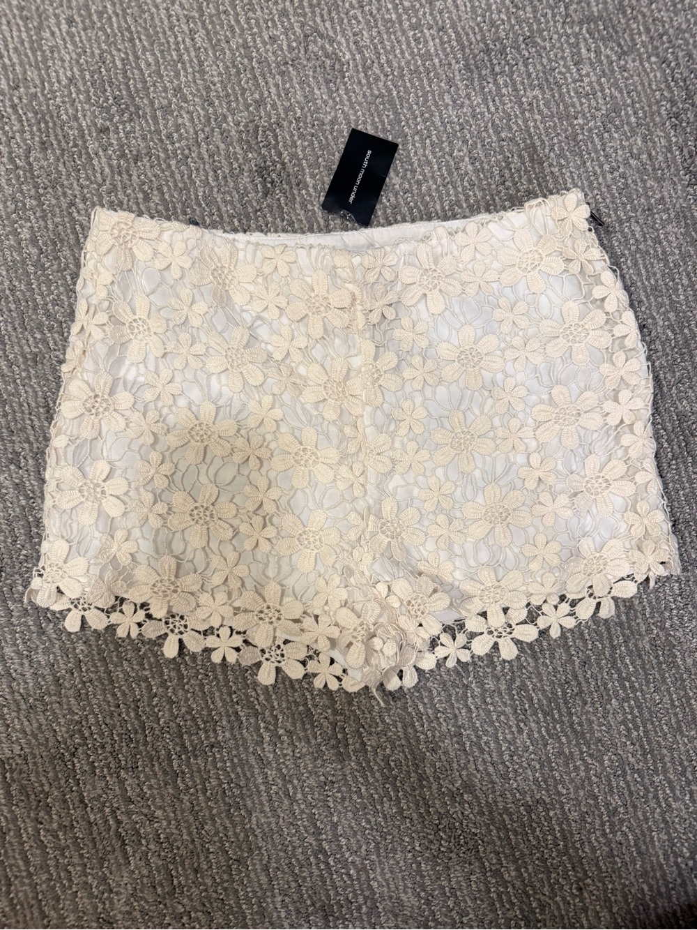 Black Swan White Floral Lace Crochet Shorts NWT Size 29